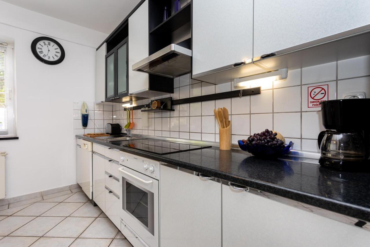Apartman Maris Vrbnik Exteriér fotografie